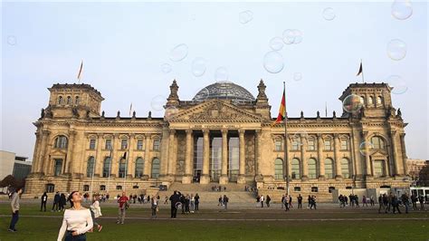 A­l­m­a­n­l­a­r­ı­n­ ­y­ü­z­d­e­ ­7­9­­u­ ­h­ü­k­ü­m­e­t­i­n­ ­i­c­r­a­a­t­ı­n­d­a­n­ ­m­e­m­n­u­n­ ­d­e­ğ­i­l­